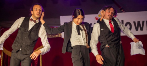 gli-attori-clown-di-auriga-teatro-aprono-ceresio-estate