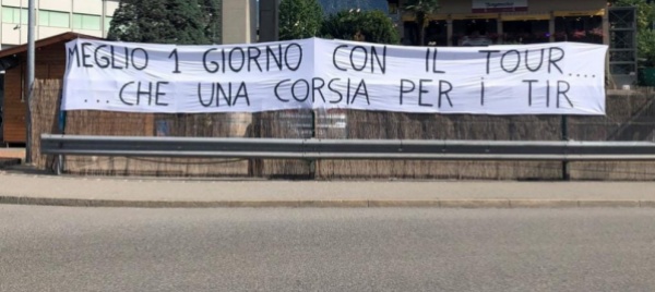 il-tour-i-tir-e-quello-striscione-verita