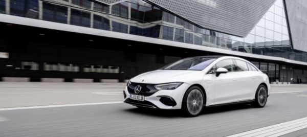 mercedes-eqe-silenzio-e-dinamismo-sul-velluto