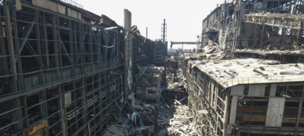 dalle-macerie-di-un-edificio-spuntano-cento-corpi
