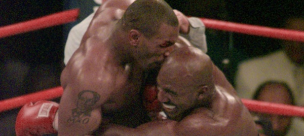 il-giorno-che-mike-sbrano-le-orecchie-a-holyfield