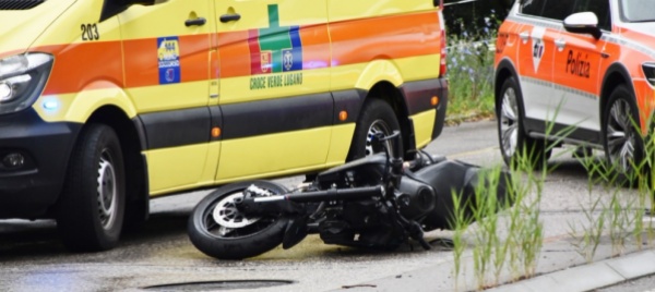 motociclista-urta-un-camion-a-rivera-e-si-ferisce