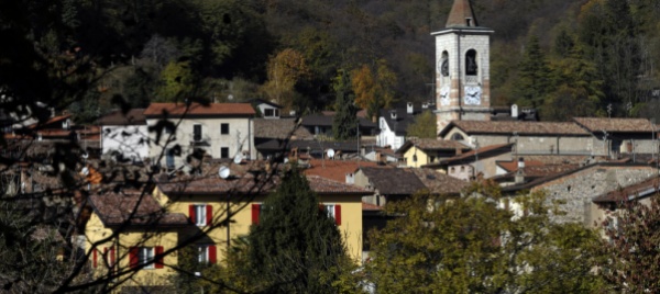 arzo-ritrova-la-fontana-dei-pesci-senza-le-carpe-di-rossi