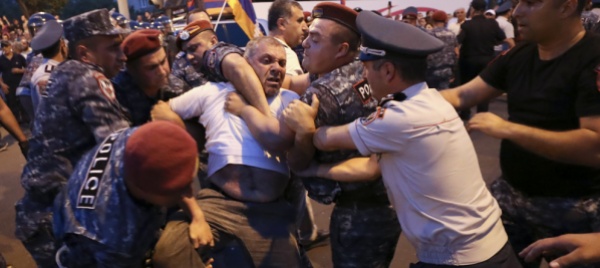 armenia-50-feriti-nelle-proteste-con-la-polizia