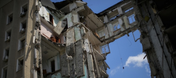 resistere-sposarsi-morire-sotto-le-bombe