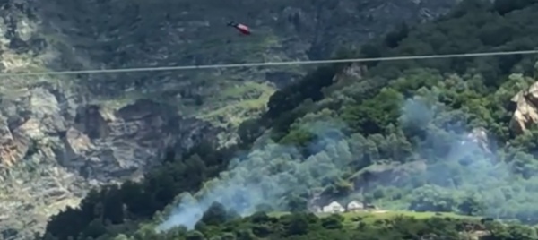 rustico-in-fiamme-sui-monti-sopra-biasca