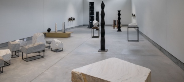 sculture-in-mostra-a-peccia-tra-radici-e-sguardi-sul-mondo
