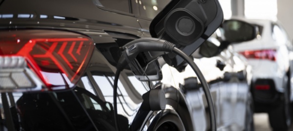 proposta-una-tassa-per-le-auto-elettriche