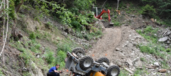 san-vittore-si-rovescia-col-dumper-e-si-ferisce