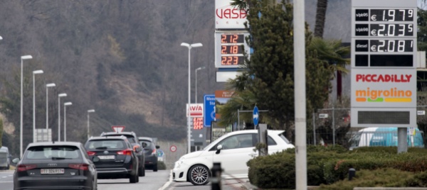 benzina-scontata-se-paghi-in-euro-un-margine-per-ridurre-c-e