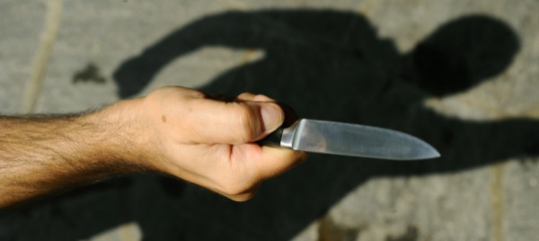minaccia-i-clienti-di-un-locale-con-un-coltello-arrestato
