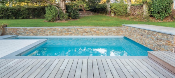 costruire-una-piscina-in-giardino-modi-tempi-e-costi