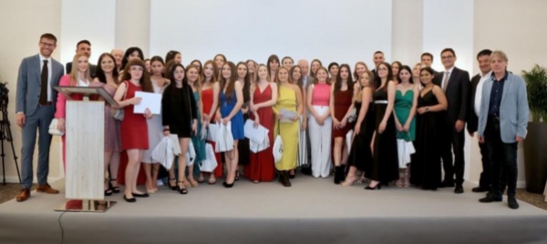 assistenti-di-farmacia-consegnati-37-nuovi-diplomi
