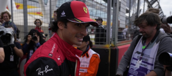 prima-vittoria-di-sainz-al-termine-di-un-gp-folle