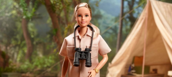 in-plastica-riciclata-ispirata-a-jane-goodall-e-barbie-etologa