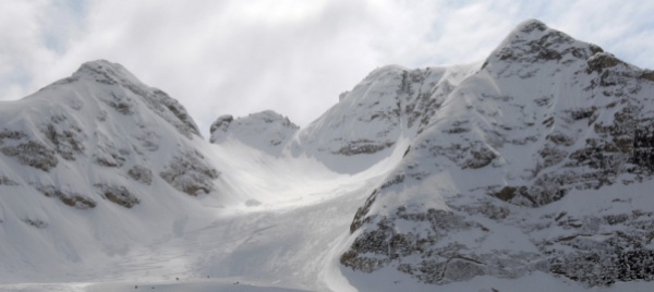 crolla-un-seracco-sulla-marmolada-15-persone-coinvolte