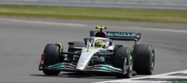 hamilton-in-grande-spolvero-nelle-libere-di-silverstone