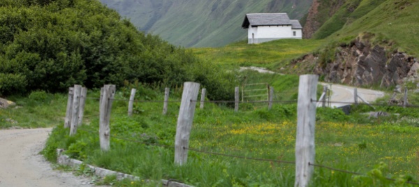 strada-tra-la-diga-di-piora-e-cadagno-chiusa-per-pulizia-pascoli
