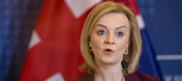 la-ministra-degli-esteri-truss-si-candida-per-diventare-premier