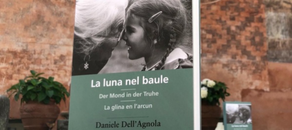 la-luna-nel-baule-un-romanzo-in-radio-e-a-teatro