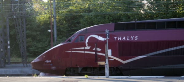 bruxelles-centinaia-di-persone-passano-la-notte-su-un-treno
