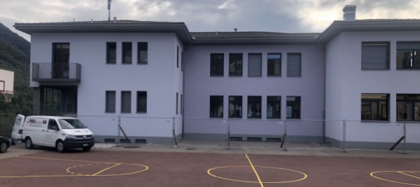 intragna-dal-cornicione-della-scuola-cadono-pezzi-d-intonaco