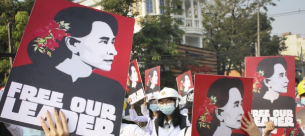la-birmania-apre-a-possibili-negoziati-con-aung-san-suu-kyi