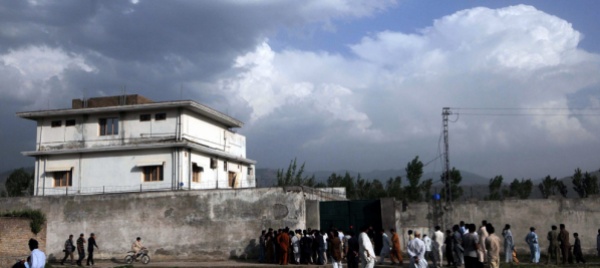 e-morto-schroen-spia-della-cia-inviata-a-uccidere-bin-laden
