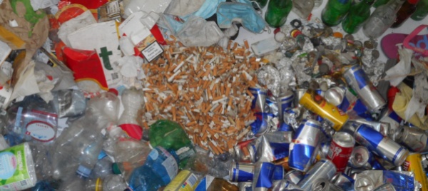 meno-littering-ma-i-mozziconi-nei-tombini-restano-molti