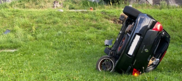 auto-esce-di-strada-e-si-ribalta-donna-ferita-a-carasso