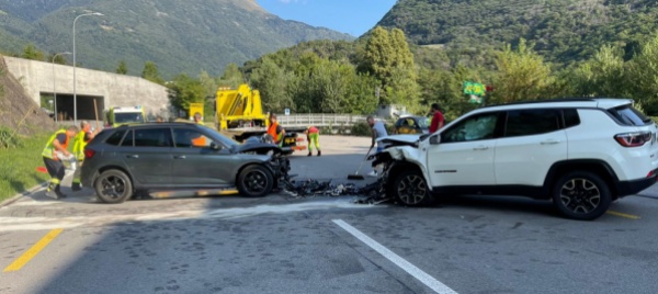 frontale-tra-due-auto-a-taverne