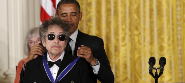nel-suo-nuovo-libro-bob-dylan-commenta-anche-volare