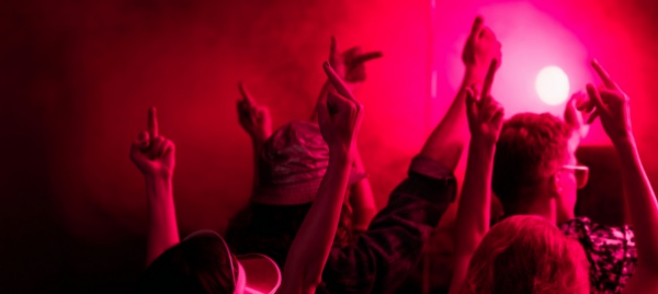 una-svizzera-muore-durante-una-festa-techno-illegale