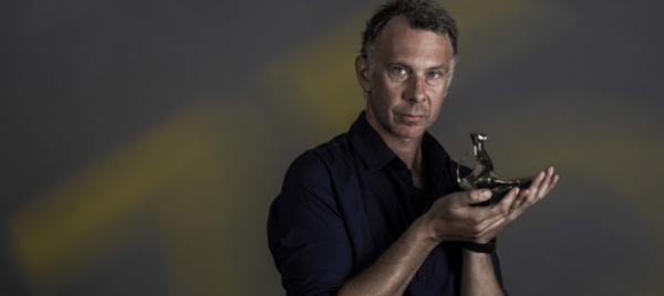 gigi-la-legge-che-non-multa-a-locarno-e-si-prende-un-premio
