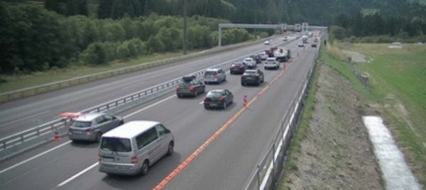 finiscono-le-vacanze-torna-la-colonna-10km-al-gottardo-sud