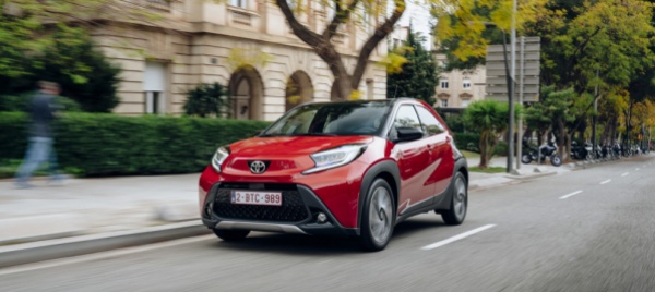 toyota-aygo-x-crossover-tascabile