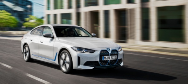 bmw-i4-edrive40-ama-curve-e-viaggi