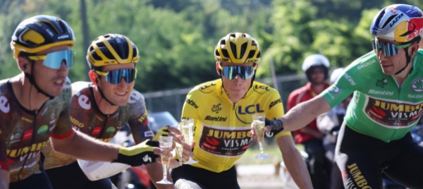 benoot-si-fa-male-in-allenamento-lampaert-ancora-malato