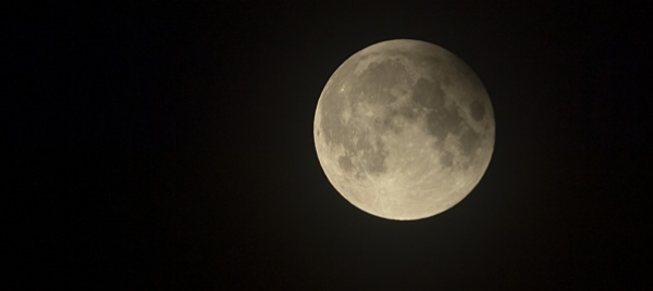 la-luna-ha-ereditato-dei-gas-nobili-dalla-terra