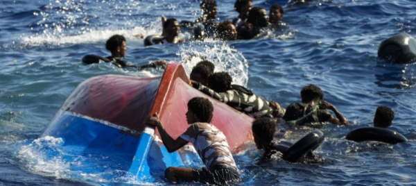 barcone-di-migranti-si-capovolge-al-largo-di-lampedusa