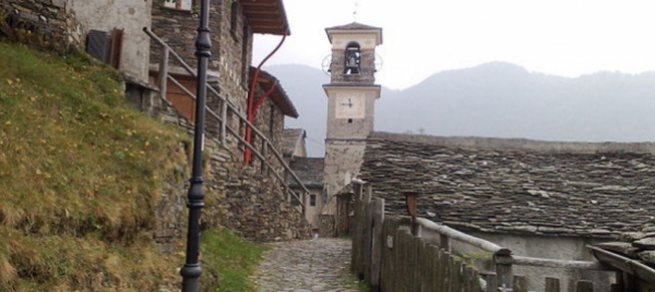 monteviasco-elicotteri-per-riportare-i-villeggianti-dopo-4-anni