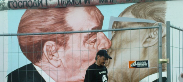 morto-dmitri-vrubel-dipinse-il-bacio-fra-breznev-e-honecker