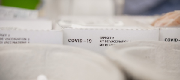 moderna-contro-pfizer-e-biontech-per-i-vaccini-anti-covid