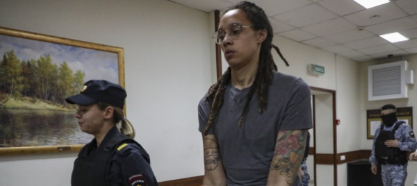 la-star-del-basket-usa-griner-condannata-a-9-anni-in-russia