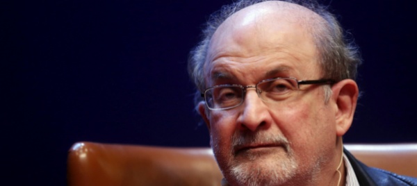 salman-rushdie-staccato-dal-respiratore-e-riesce-a-parlare