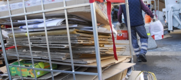 vacallo-un-altra-benna-per-smaltire-carta-e-cartoni