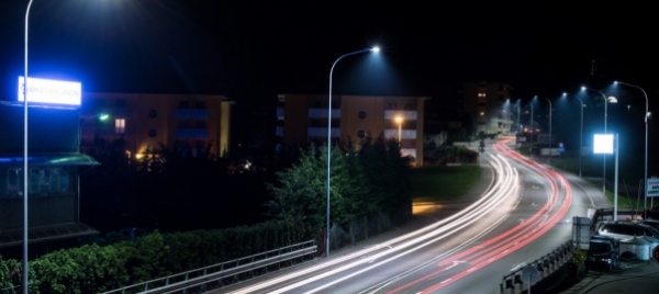 crisi-energetica-le-ail-depotenziano-la-luce-dei-lampioni