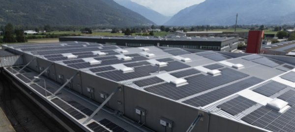 cadenazzo-3-300-pannelli-solari-sul-tetto-di-un-azienda