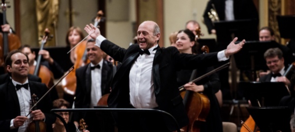 ivan-fischer-se-nel-bis-l-orchestra-diventa-un-grande-coro