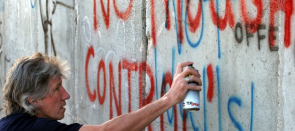 un-mattone-in-meno-nel-muro-della-scuola